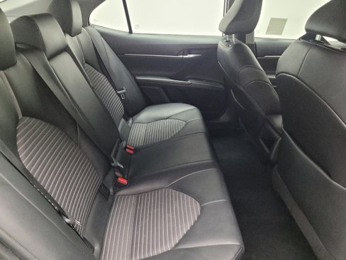 Used 2022 Toyota Camry SE image 19