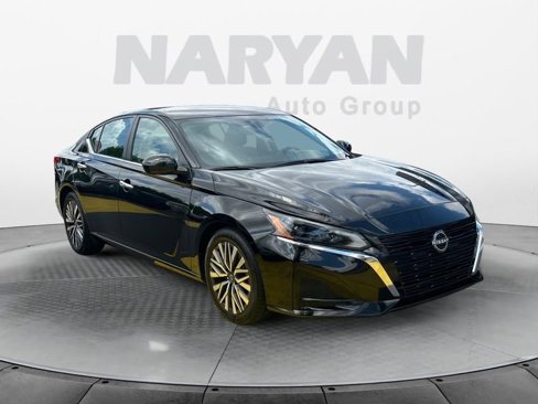 Used 2023 Nissan Altima 2.5 SV image 2