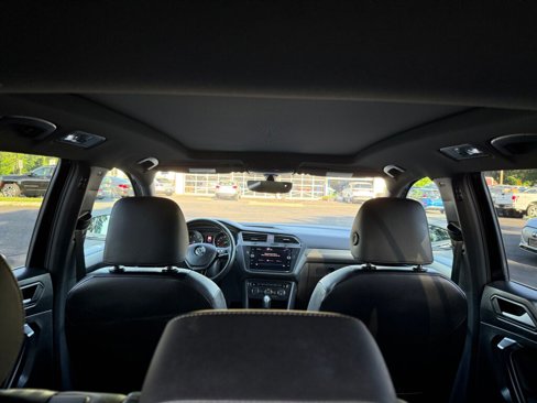 Used 2020 Volkswagen Tiguan SE R-Line w/ 3rd Row Seat Package image 33