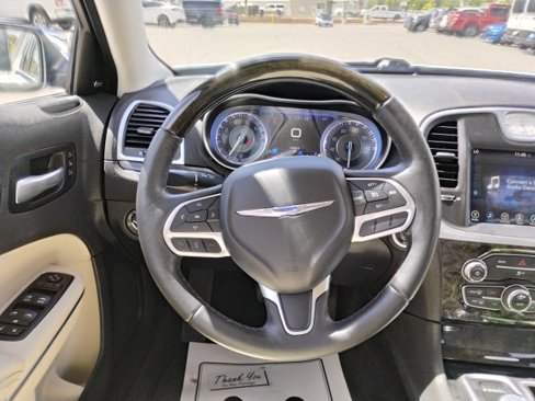Used 2017 Chrysler 300 C image 15