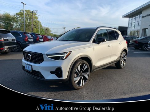 Used 2024 Volvo XC40 B5 Plus w/ Protection Package Premier image 4