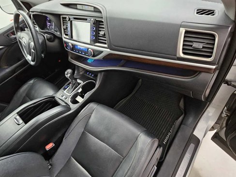 Used 2016 Toyota Highlander Limited image 32