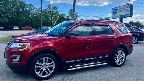 Used 2016 Ford Explorer XLT w/ Equipment Group 202A image 2
