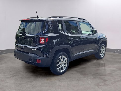 Used 2022 Jeep Renegade Latitude image 4
