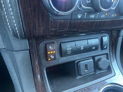Used 2017 Chevrolet Traverse LT image 25