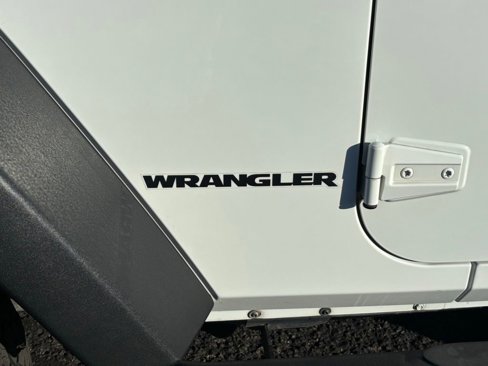 Used 2015 Jeep Wrangler Sport image 13