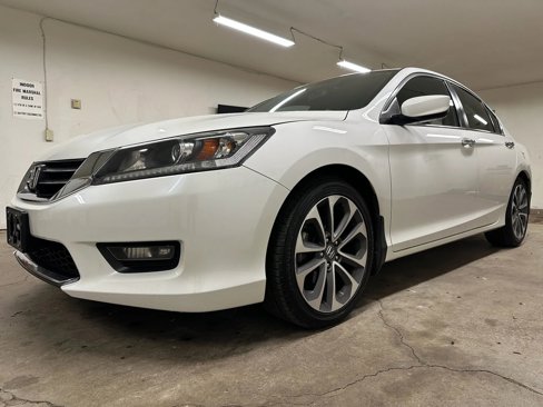 Used 2015 Honda Accord Sport image 3