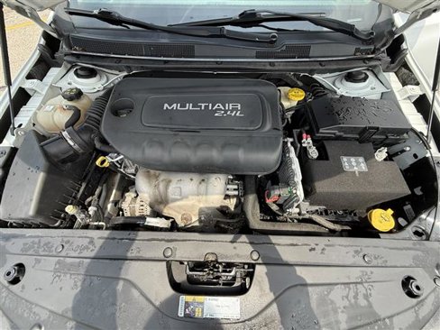 Used 2015 Chrysler 200 Limited image 30