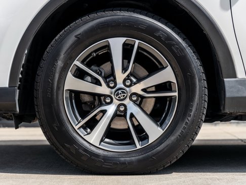 Used 2018 Toyota RAV4 XLE image 13