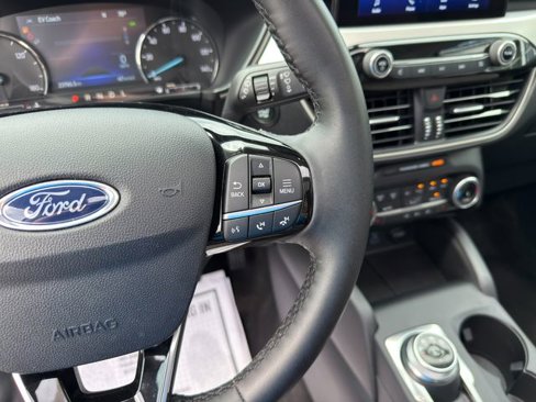 Used 2022 Ford Escape SE w/ Cold Weather Package image 31