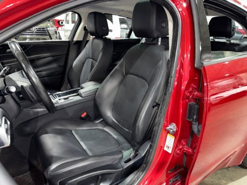 Used 2018 Jaguar XE Premium image 9