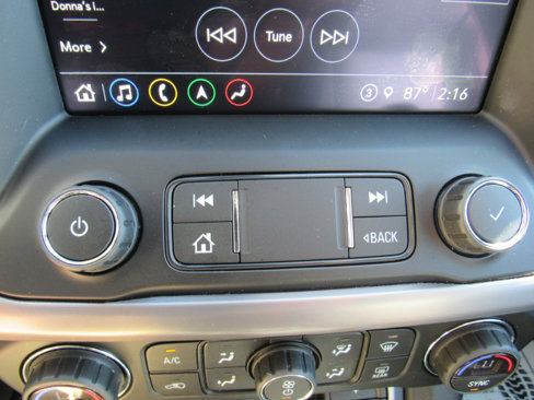 Used 2021 GMC Acadia AT4 w/ Technology Package image 22