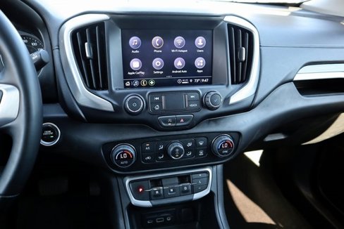 Used 2024 GMC Terrain SLT image 31