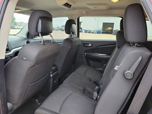 Used 2017 Dodge Journey SE w/ Flexible Seating Group image 10