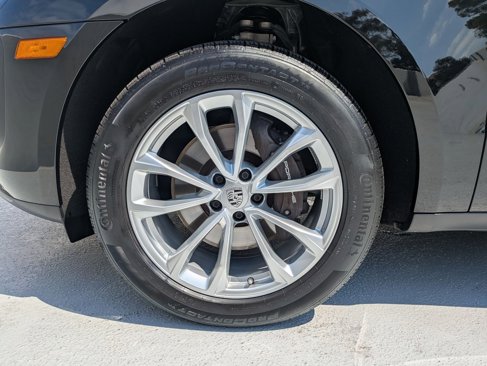 Certified 2024 Porsche Macan image 27