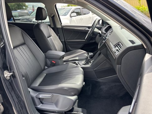 Used 2022 Volkswagen Tiguan SE image 22