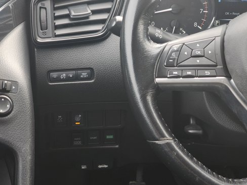Used 2017 Nissan Rogue SV image 12