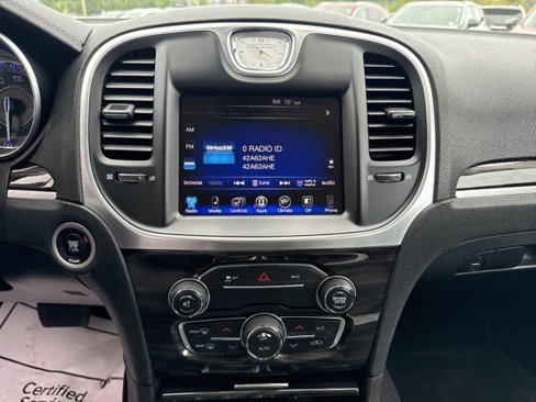 Used 2015 Chrysler 300 Limited image 22