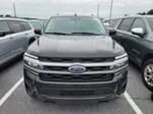 Used 2023 Ford Expedition Max XLT image 2