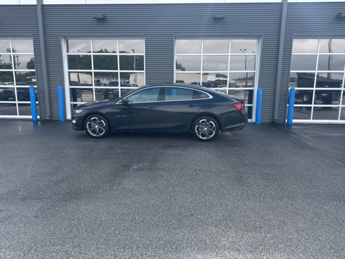 Used 2024 Chevrolet Malibu LT image 2