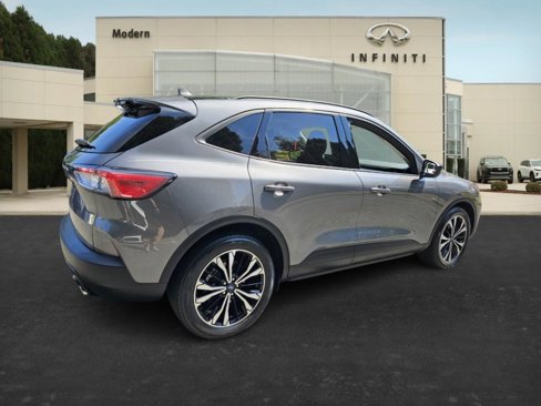 Used 2021 Ford Escape SE w/ SE Sport Appearance Package image 4