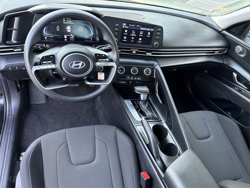 Used 2024 Hyundai Elantra SE image 12
