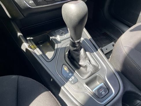 Used 2019 Jeep Cherokee Latitude w/ Popular Appearance Group image 8