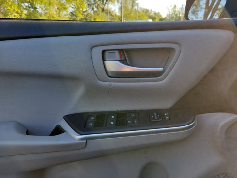 Used 2017 Toyota Camry LE image 17