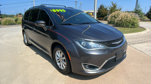 Used 2017 Chrysler Pacifica Touring-L image 5