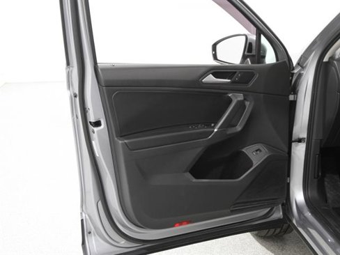 Used 2020 Volkswagen Tiguan SEL image 4