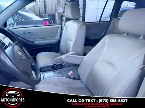 Used 2004 Toyota Highlander 4WD V6 w/ 3rd Row image 13