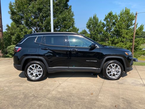 Used 2024 Jeep Compass Latitude image 7