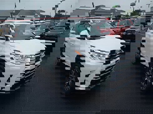 Used 2019 Toyota Highlander LE image 1