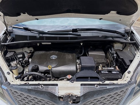 Used 2017 Toyota Sienna SE image 29