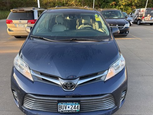 Used 2019 Toyota Sienna XLE image 17