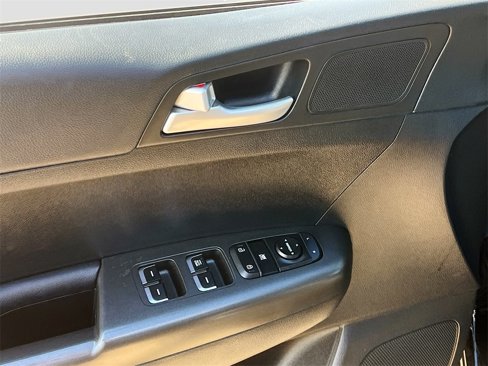 Used 2022 Kia Sportage LX image 17