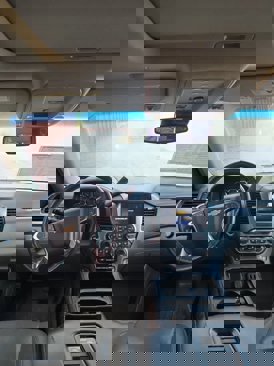 Used 2018 Chevrolet Suburban Premier image 3