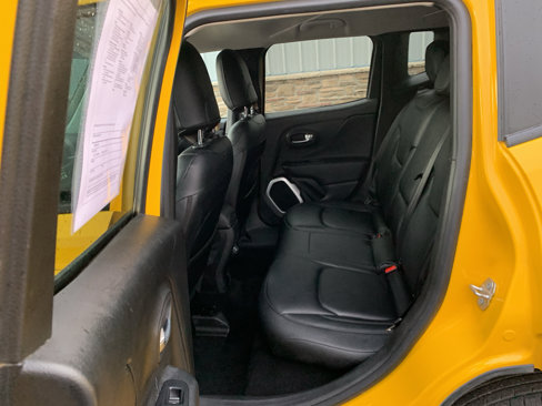 Used 2018 Jeep Renegade Latitude w/ Cold Weather Group image 11
