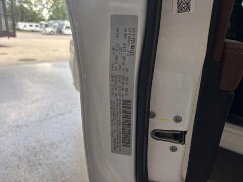 Used 2019 Jeep Cherokee Overland w/ Technology Group image 28