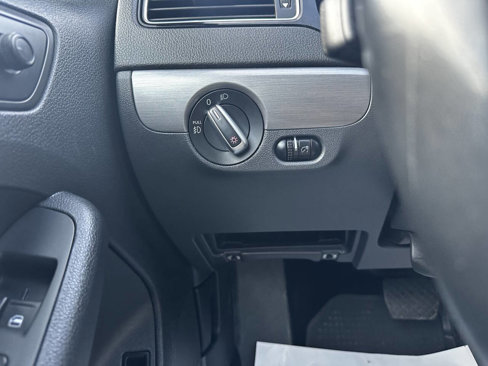 Used 2016 Volkswagen Jetta Sport image 28