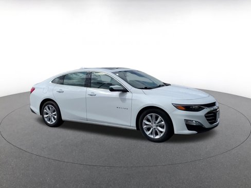 Used 2024 Chevrolet Malibu LT image 2