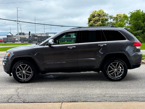 Used 2017 Jeep Grand Cherokee Limited image 11