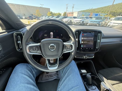 Used 2021 Volvo XC40 P8 Recharge image 12
