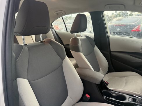 Used 2021 Toyota Corolla L image 29