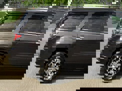 Used 2015 GMC Acadia SLT image 11
