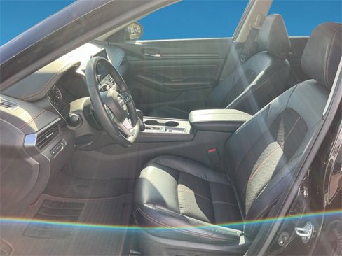 Used 2020 Nissan Altima 2.5 SR w/ Premium Package image 7