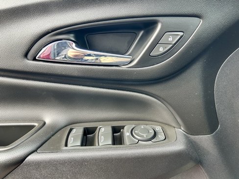 Used 2021 Chevrolet Equinox LT image 18