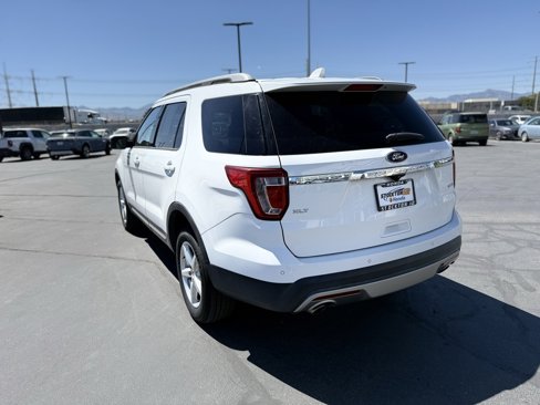Used 2017 Ford Explorer XLT w/ Equipment Group 201A image 9