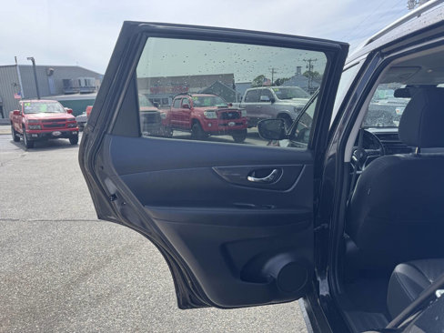 Used 2019 Nissan Rogue SV image 27