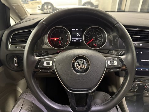 Used 2018 Volkswagen Golf SE image 13